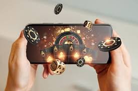 ကမ္ဘာ့ Esports ပွဲကြီးတွင် ပရိသတ်ကြီးကြည့်ရှုနေသည့် Arena မြင်ကွင်း — LED Screen တွင် DOTA 2 ပွဲစဉ် ပြသနေ